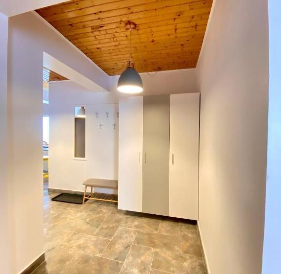 آپارتمان 1 خوابه همکف, Red Family Apartments