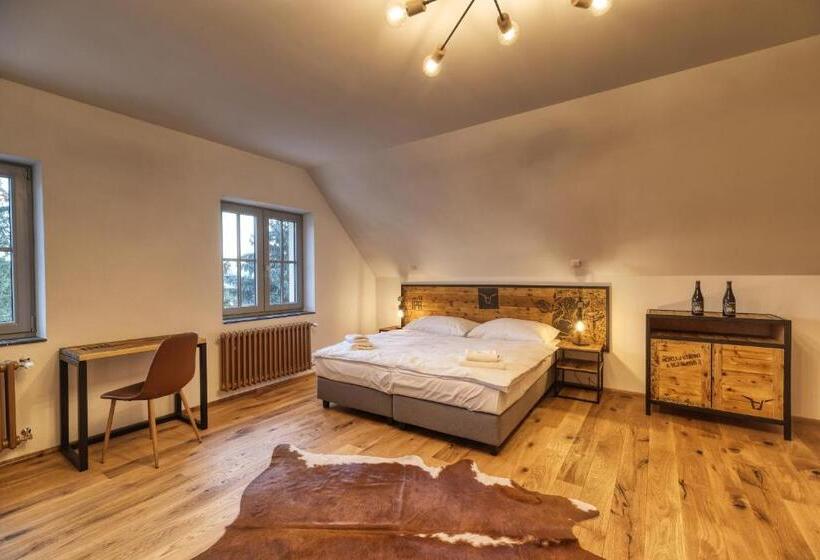 Quarto Familiar Superior, Pivni