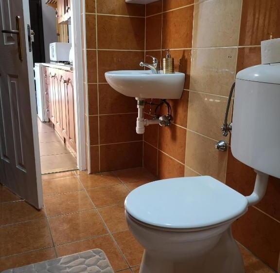 Quarto Triplo Estandar, Amina Apartman