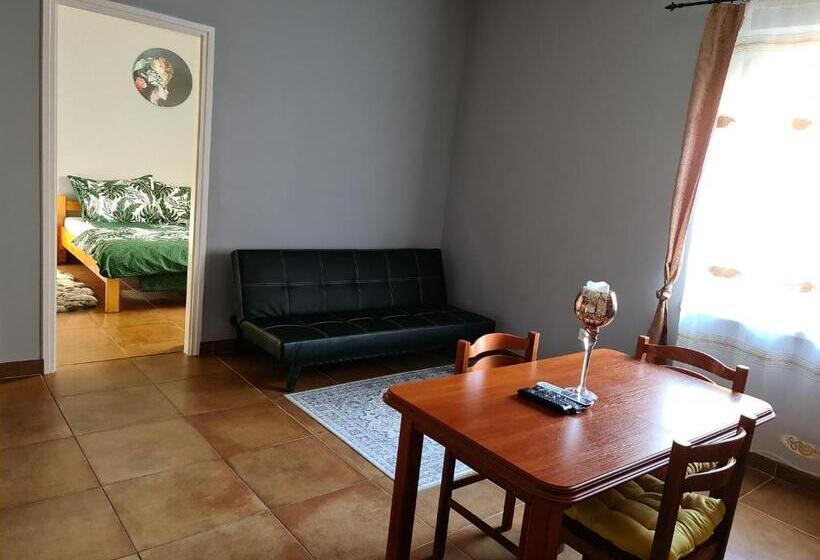 Номер Стандарт Трехместный, Amina Apartman