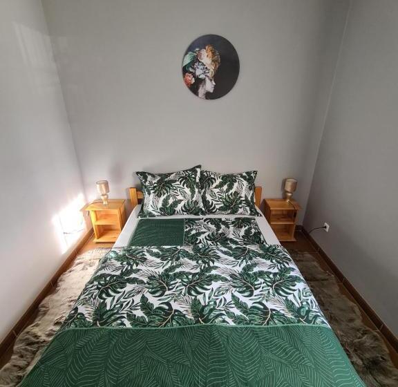 Quarto Triplo Estandar, Amina Apartman