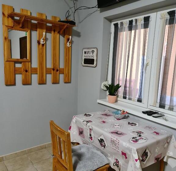 Quarto Estandar, Amina Apartman