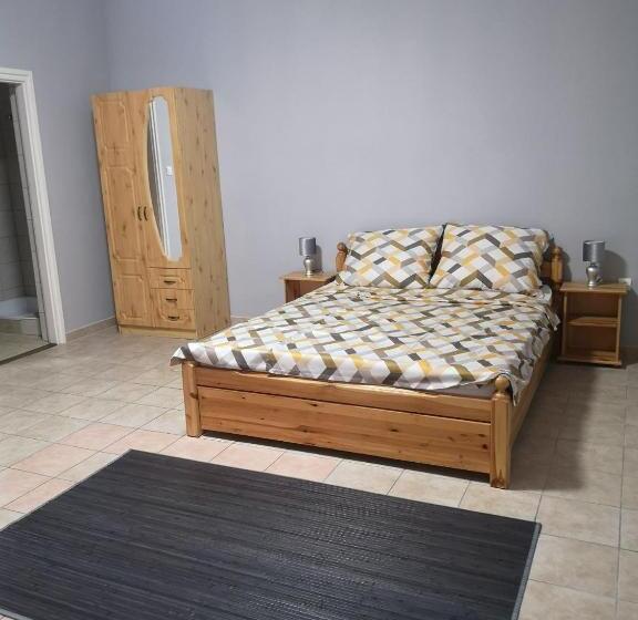 Quarto Estandar, Amina Apartman