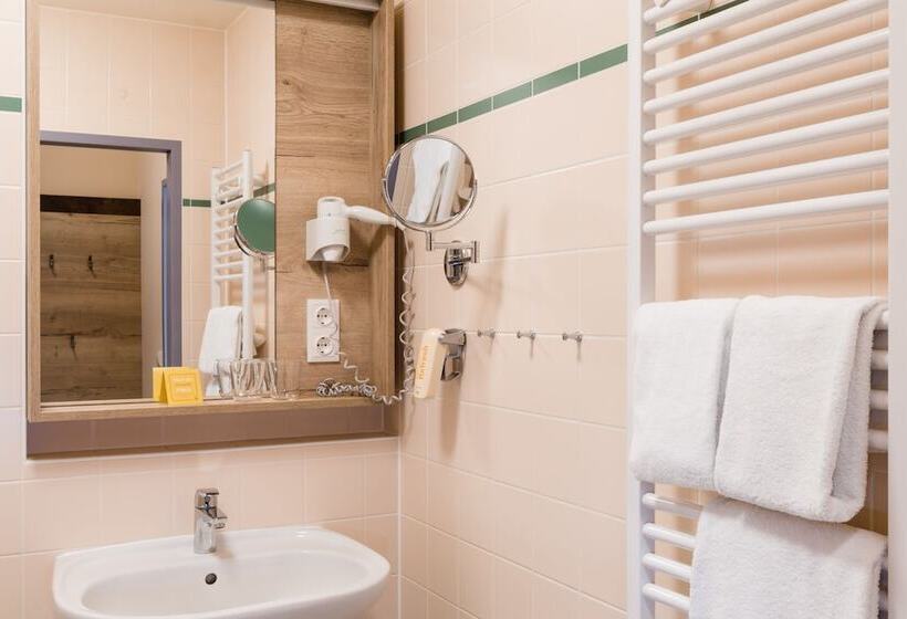 Номер Стандарт Трехместный, Jufa Hotel Fürstenfeld