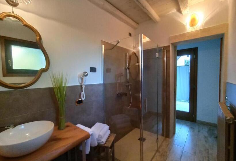 חדר דלוקס לשלושה, Le Zampolle B & B