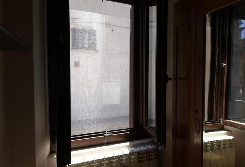 اتاق استاندارد, Alla Piazza Vecchia