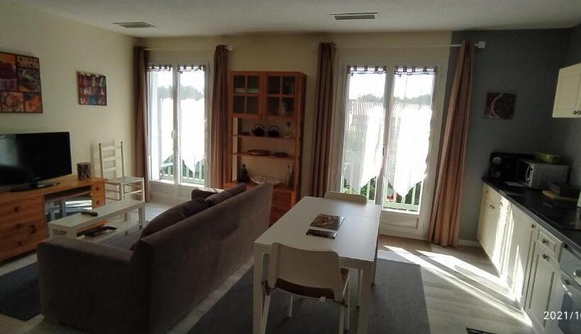 Номер Стандарт Вид на Сад, Logement Dans Une Pinède à Lambesc