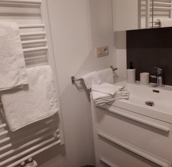Номер Стандарт, Studio La Rotonde