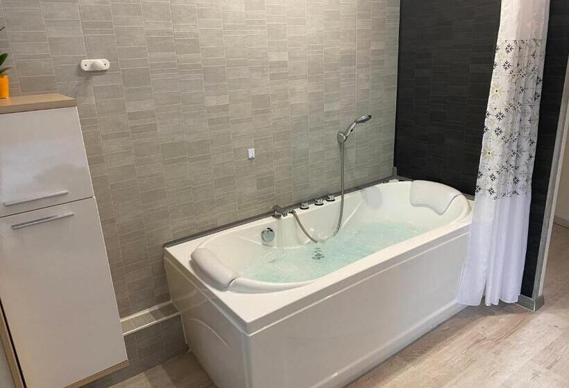 Номер Стандарт Вид на Сад, Chambre D’hôtes Vaucluse