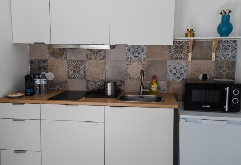 Студия Стандарт, Genius Loci Guesthouse