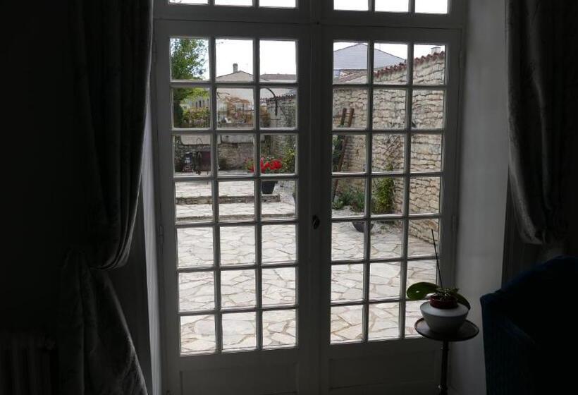 高级大房间, La Rochelle Et L Aunis