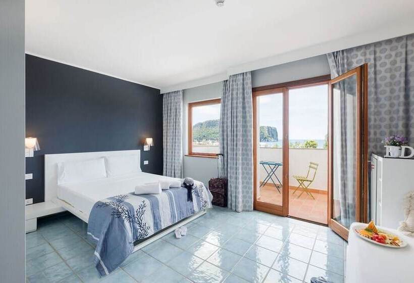Трехместный Номер Стандарт Вид на Бассейн, Borgo Di Fiuzzi Resort & Spa
