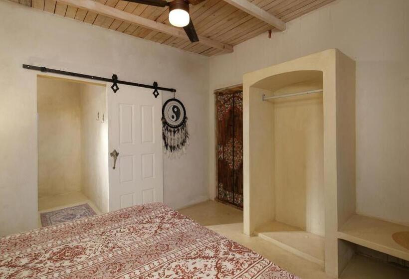Studio Deluxe, My Sisters House   Female Only