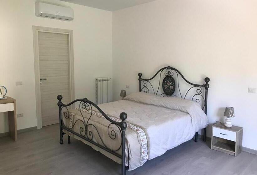 اتاق اکونومی, B&b 40 Steps