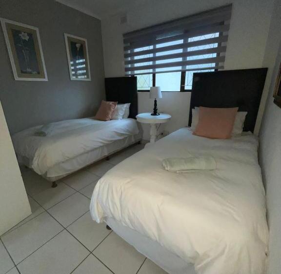 بانگلوی استاندارد, Bougainvillea Bnb