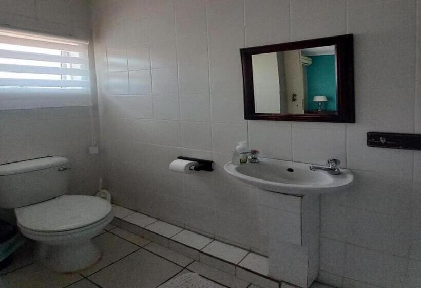 اتاق کلاسیک, Bougainvillea Bnb