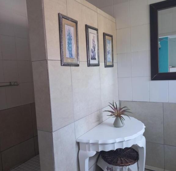 اتاق استاندارد سه نفره, Bougainvillea Bnb