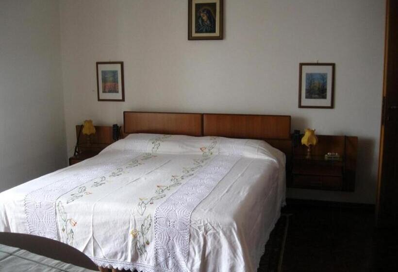 标准三人间外部浴室, La Casa Dei Pini