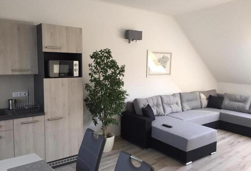 Апартаменты 2 Спальни, Jókai Apartman