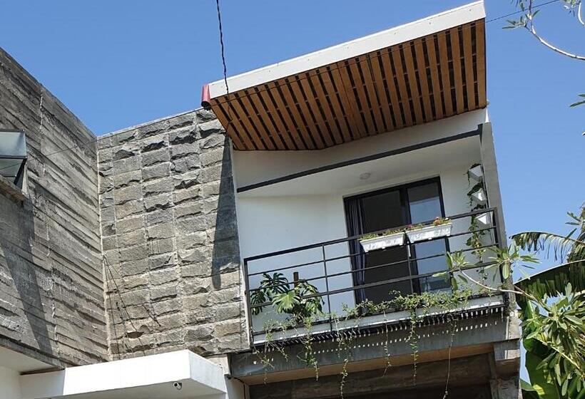 Quarto Estandar com Sacada, Happy House Bnb Bromo Backpacker