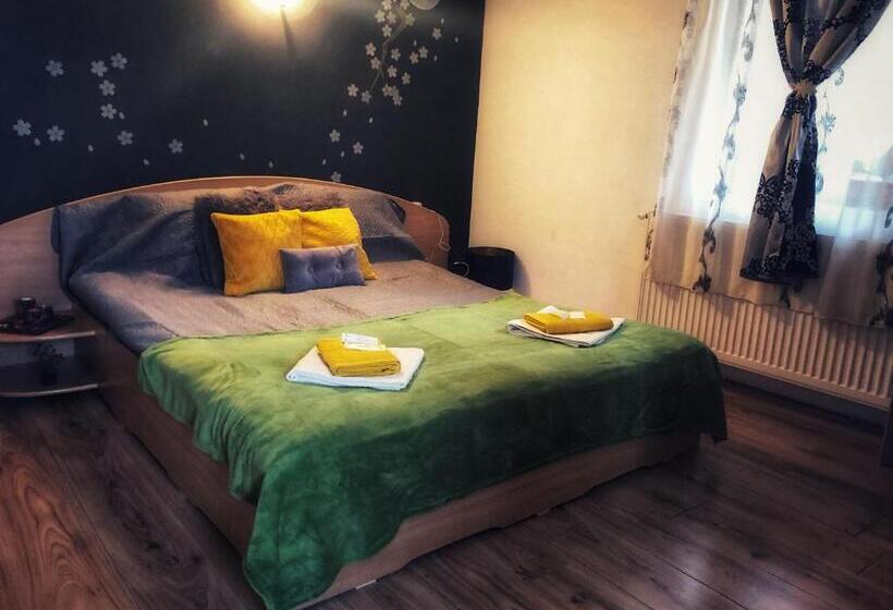 اتاق استاندارد با سرویس بهداشتی مشترک, Casamaria