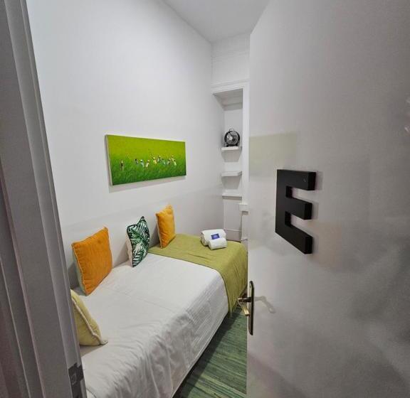اتاق استاندارد یک نفره, Almirante Guesthouse