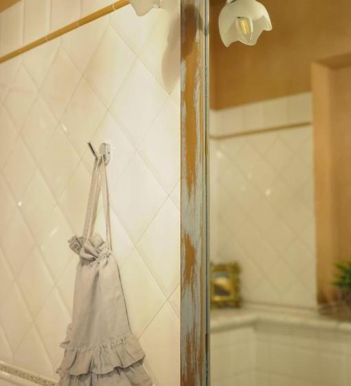 اتاق استاندارد چهارنفره با سرویس بهداشتی مشترک, Relais B