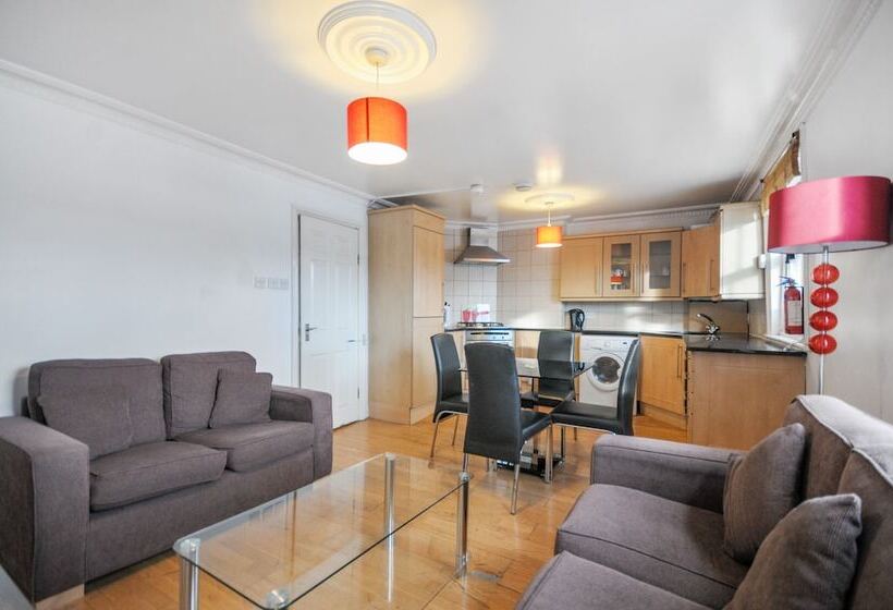 带2个卧室的公寓, Access Earl S Court