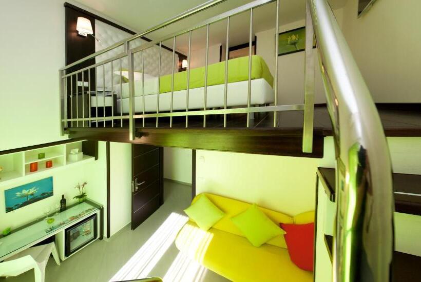 Quarto Superior, Sorrento Flats