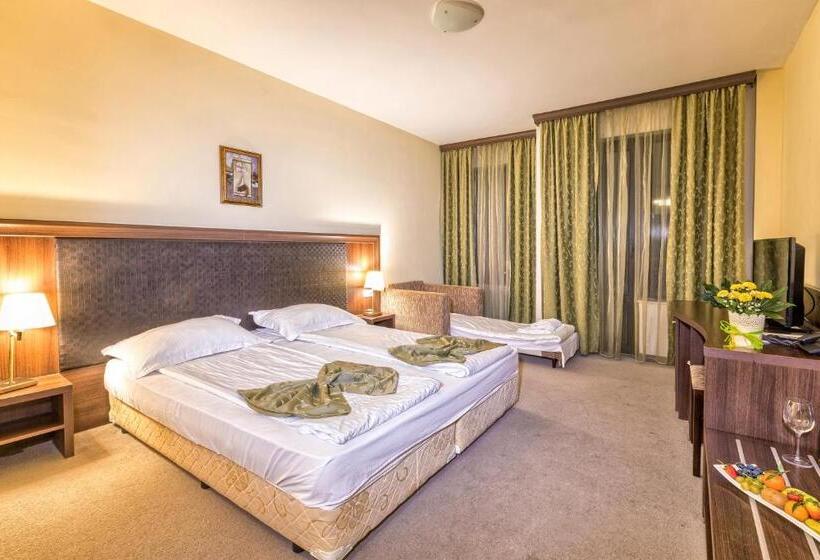 Quarto Estandar com Sacada, St. Spas Hotel & Balneo Complex