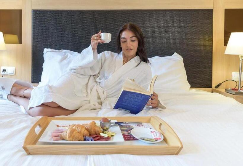 Quarto Estandar com Sacada, St. Spas Hotel & Balneo Complex