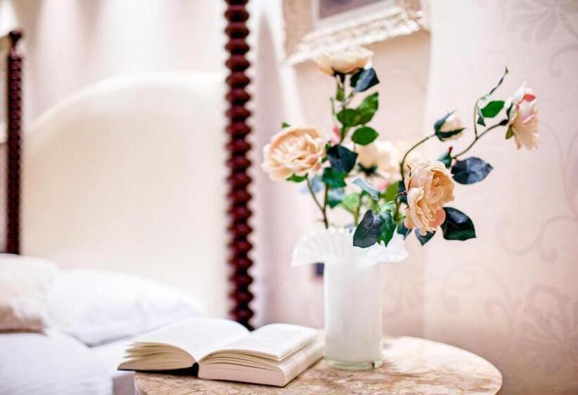 Трехместный Номер Классика, Comfy Boutique