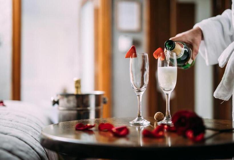 Номер Deluxe, The Valley Hotel & Carriage Gardens