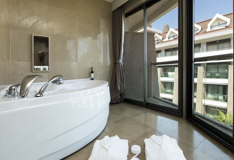 Номер Deluxe с Гидромассажем, Sherwood Dreams Resort