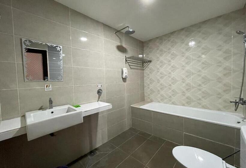 Президентский Люкс, Hilltop Hotel Tanjung Malim