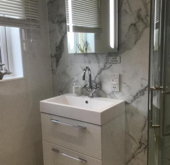 标准单人间共用浴室, Alba B & B