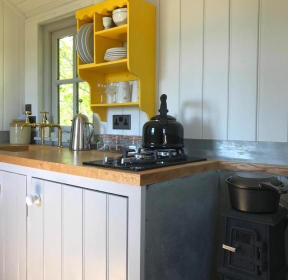 デラックスルーム, Barnham Court Farm