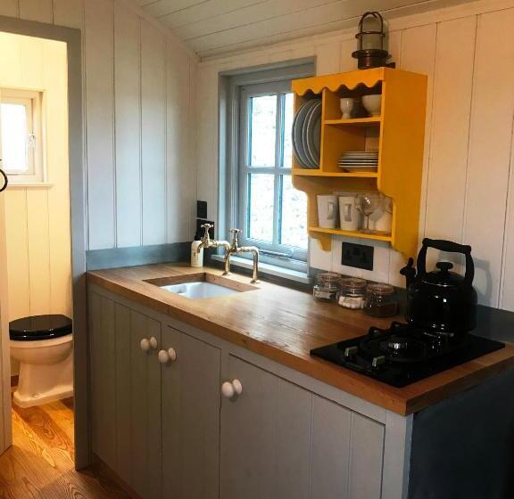Номер Стандарт, Barnham Court Farm