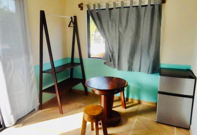带阳台套房, Coccoloba Guest House