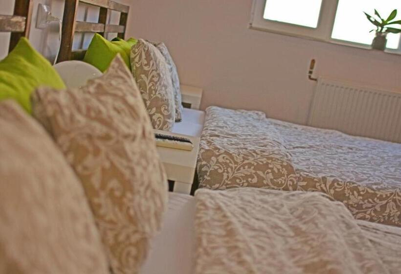 Студия Стандарт, Casa Ado
