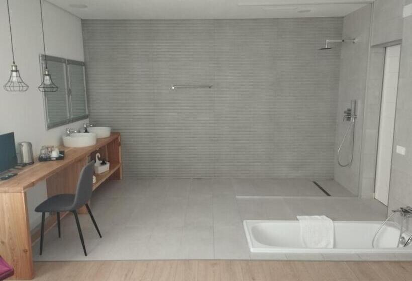 デラックスルーム, Middlehouse