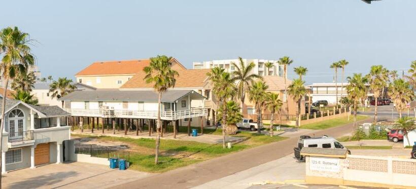 Апартаменты 1 Спальня с Балконом, South Padre Island Condo Is Walking Distance To The Beach, Sleeps 6, Third Floor, 2024 Traveler Awar