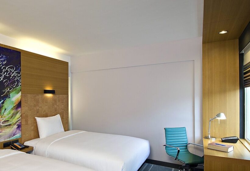 Номер Стандарт 2 Двуспальные Кровати, Aloft Bengaluru Whitefield