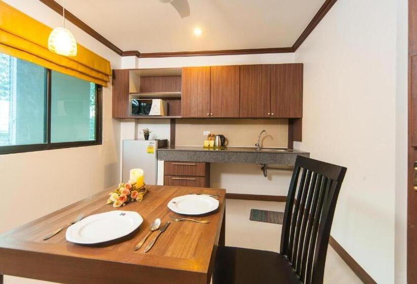 Номер Deluxe, Ratana Hill Patong