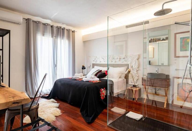 Quarto Deluxe, Lughia