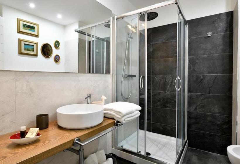 Quarto Standard Banheira Exterior, Lughia