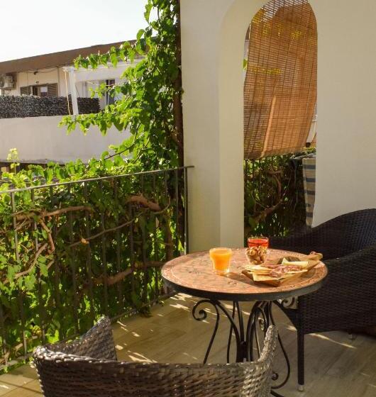 Apartamento 1 Dormitório com Terraço, Lughia