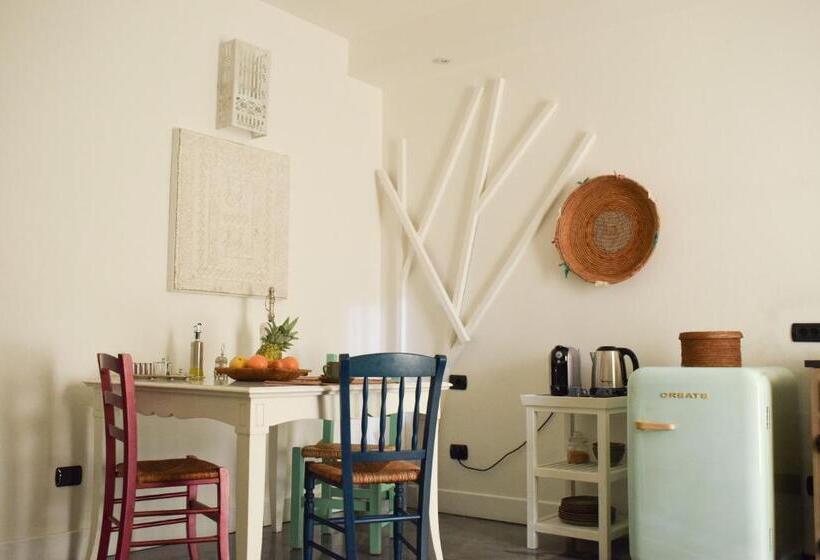 Apartamento 1 Dormitório com Terraço, Lughia