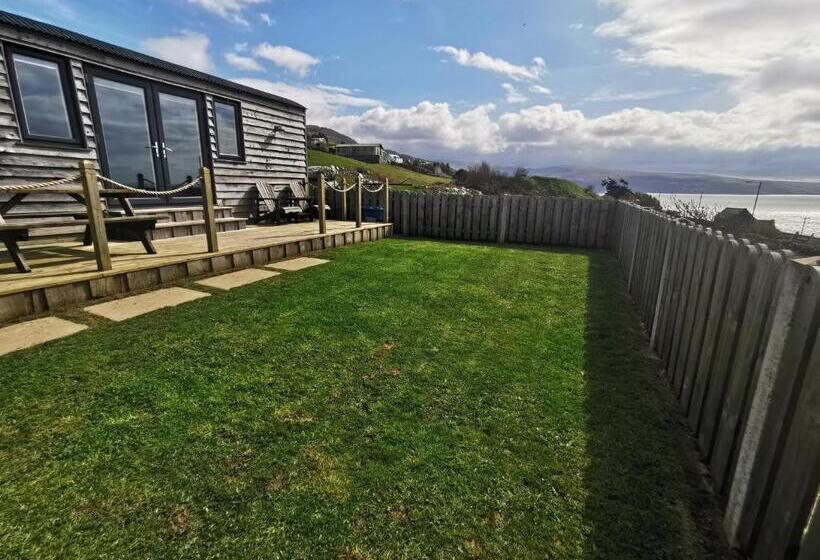 استودیوی استاندارد با چشم‌انداز دریا, Allibella Shepherds Hut, Amazing Seaview, Private Garden, Pet Friendly