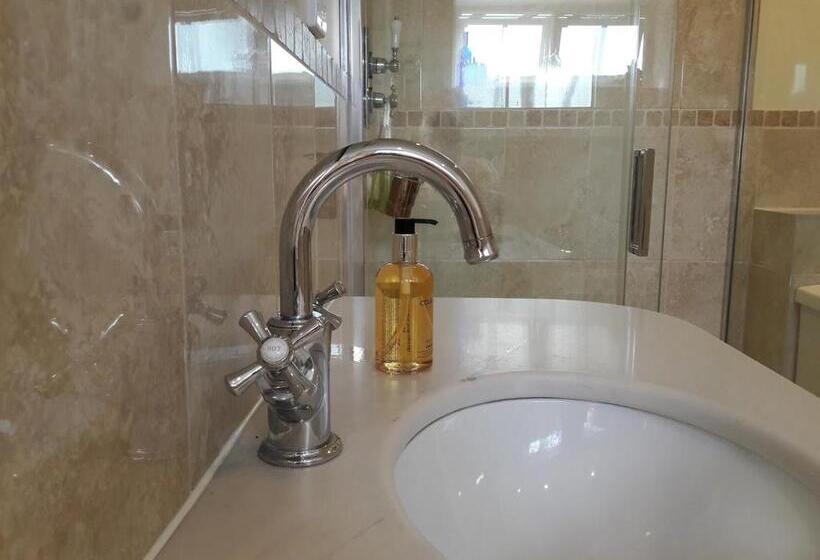 Номер Deluxe, Clock House B&b